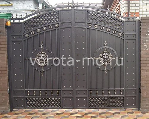 Распашные кованые ворота 2200*2700