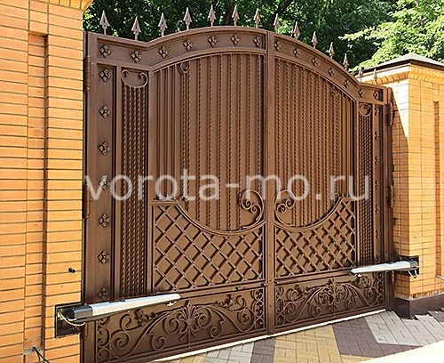 Распашные кованые ворота 2000*3300