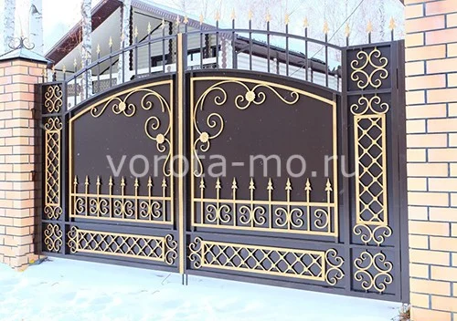 Распашные кованые ворота 2100*3300
