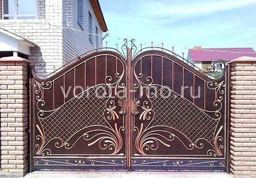Распашные кованые ворота 2100*3500