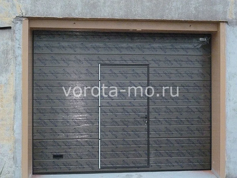 Гаражные ворота с калиткой 2500*3250