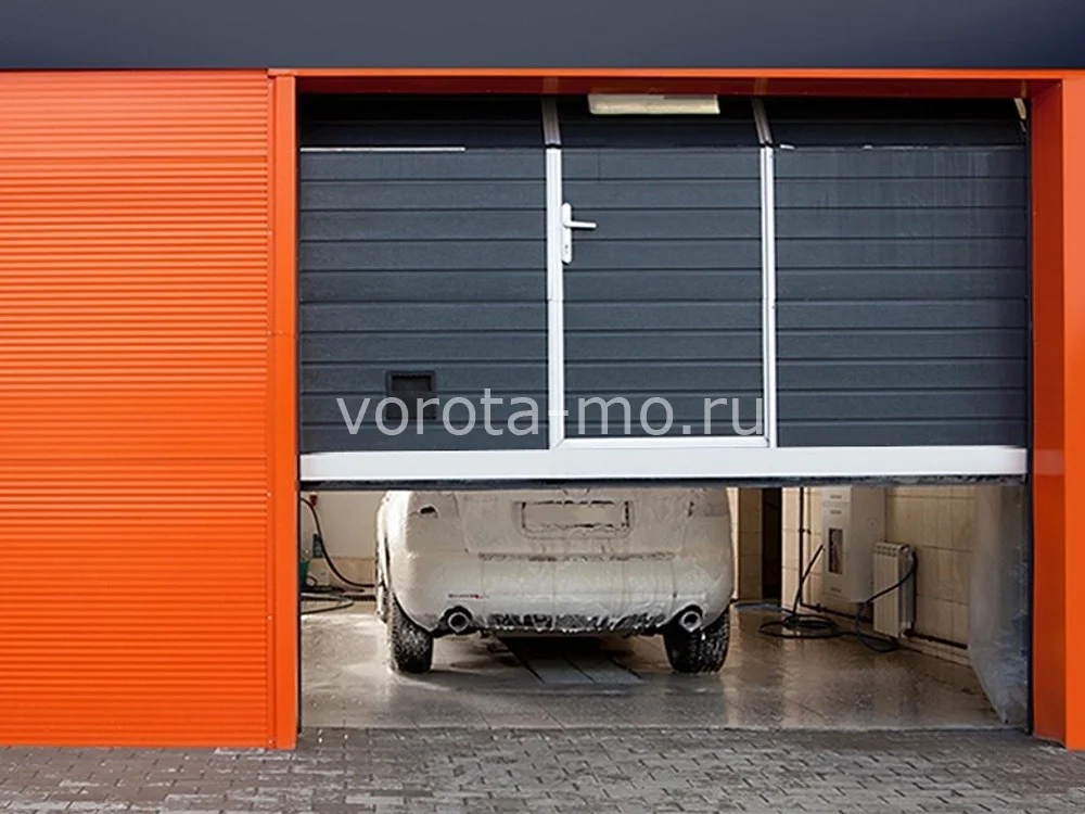 Промышленные ворота с калиткой Alutech ProPlus 3500х3000