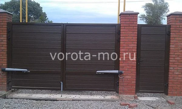 Распашные ворота для дачи 2000x3200