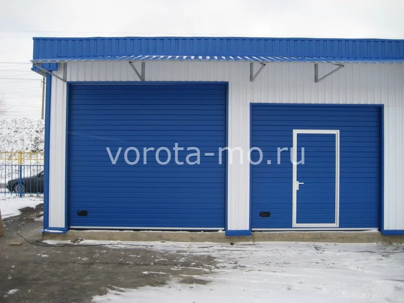 Секционные ворота с калиткой 2335*2500