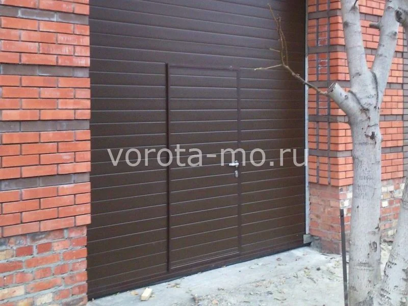 Секционные ворота с калиткой 2835*3000