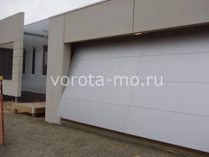 Гаражные ворота подъемные 2500*4000